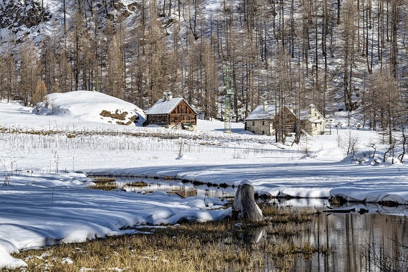 Rustic Lodge Image